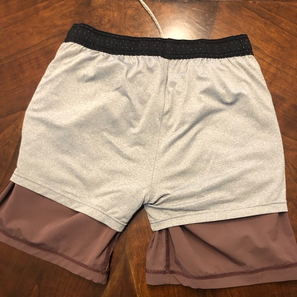 Vuori Kore Short - Salmon - M - Excellent Condition - Picture 9 of 9